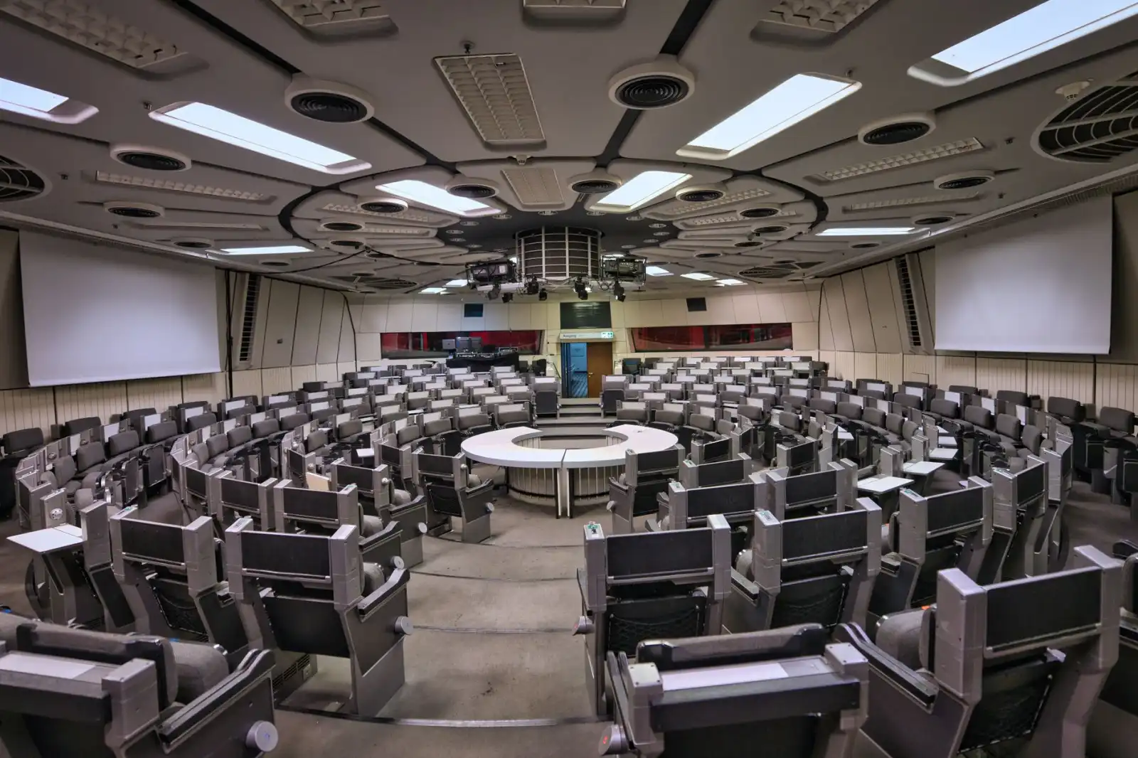2025年游戏开发工具光盘技术趋势:从资源制作到关卡编辑的智能化演进
